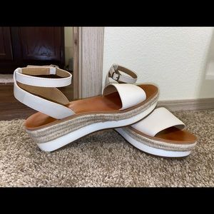Cream & woven material sandal size 8.5